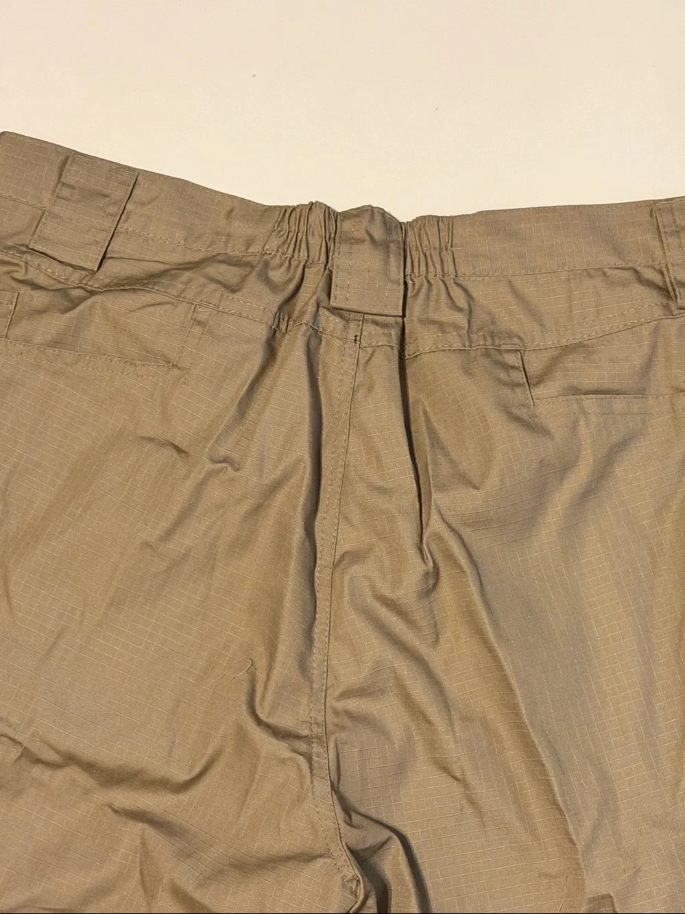 Men’s cargo shorts. Khaki. XL Partial elastic on waistband